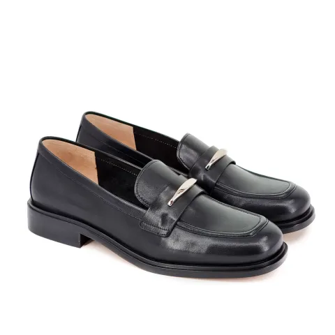 Лоферы женские