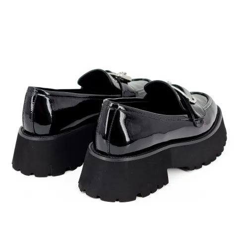 Лоферы женские