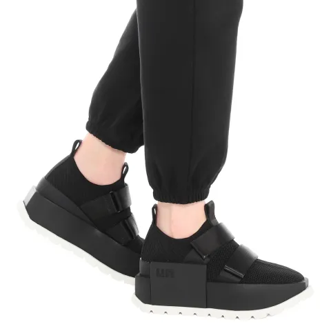 Кроссовки женские