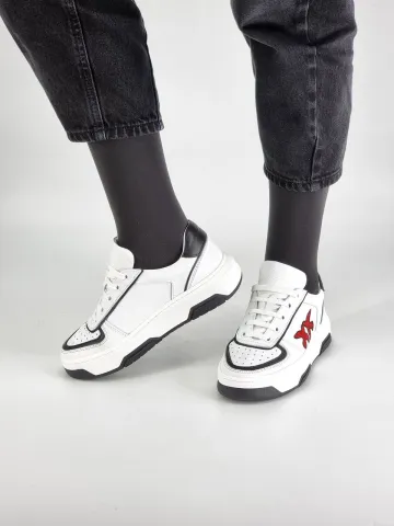 Кроссовки женские