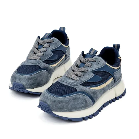 Кроссовки женские