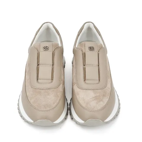 Кроссовки женские