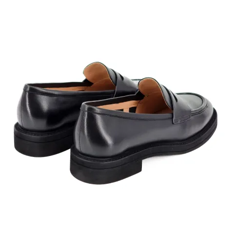 Лоферы женские