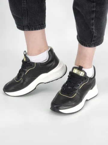 Кроссовки женские