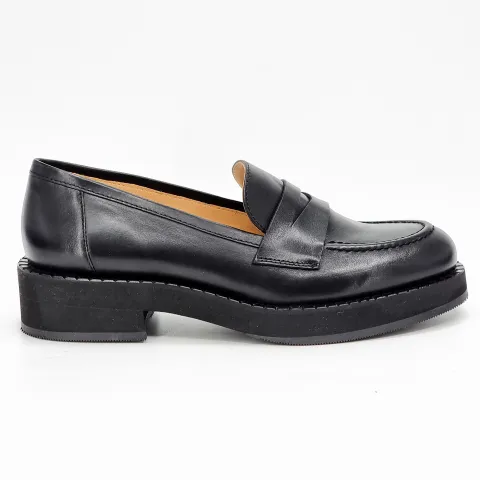 Лоферы женские