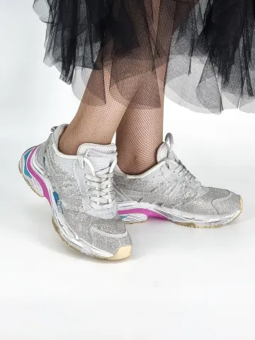 Кроссовки женские