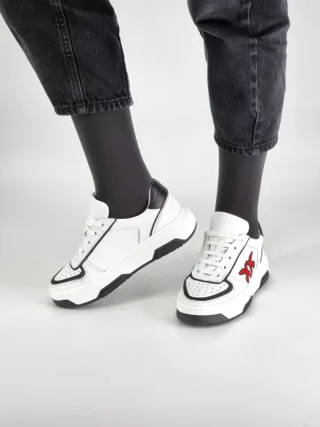 Кроссовки женские