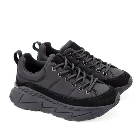 Кроссовки женские