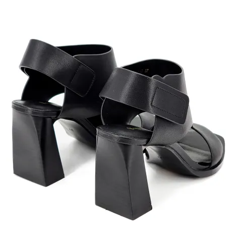 Босоножки женские