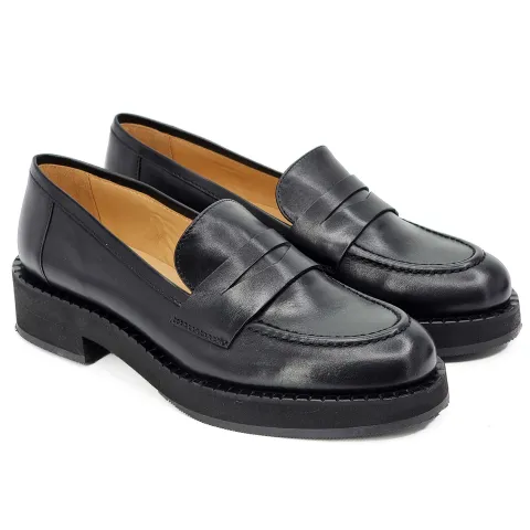 Лоферы женские