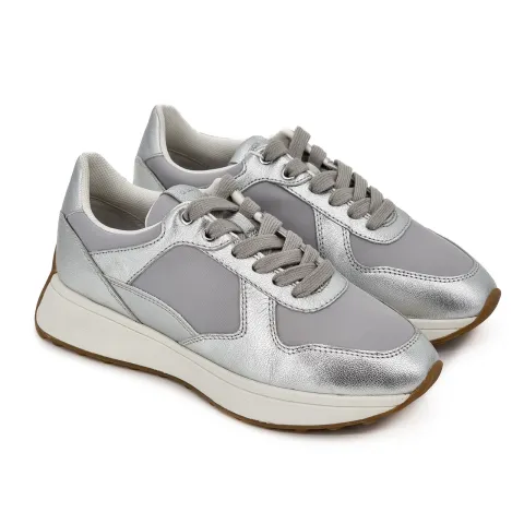 Кроссовки женские