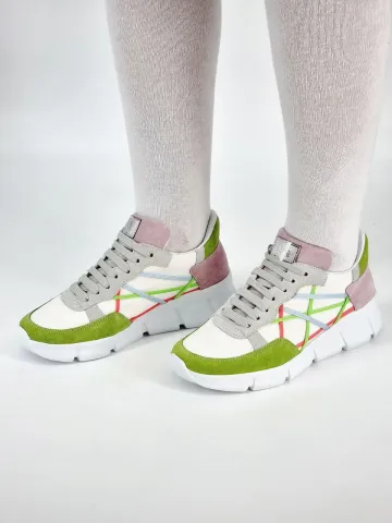 Кроссовки женские