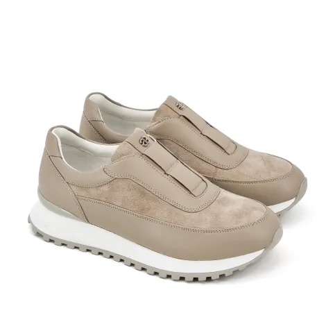 Кроссовки женские