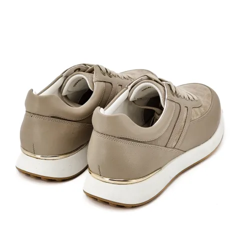 Кроссовки женские