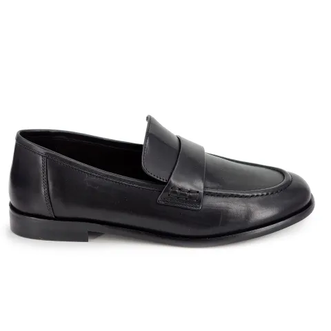 Лоферы женские