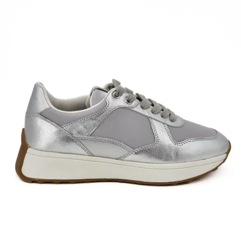 Кроссовки женские