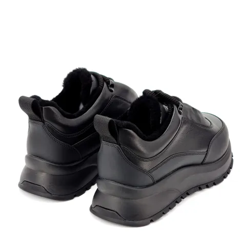 Кроссовки женские