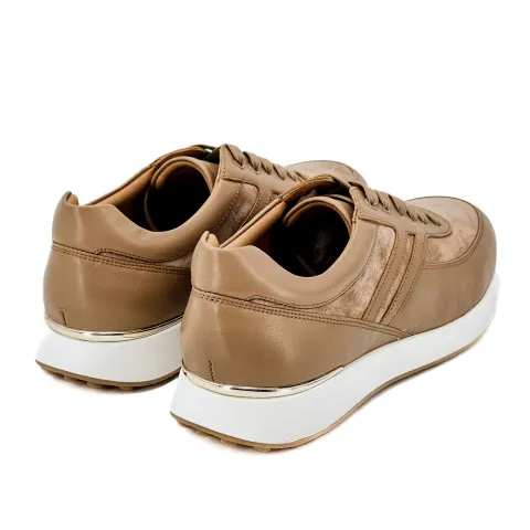 Кроссовки женские