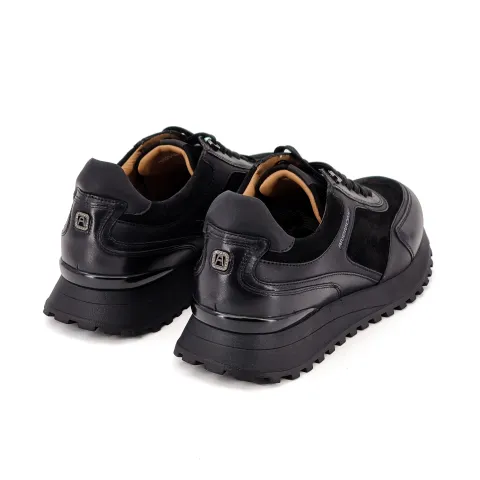 Кроссовки женские