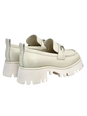 Лоферы женские