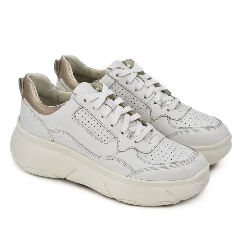 Кроссовки женские