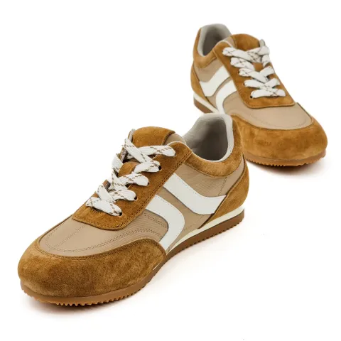 Кроссовки женские