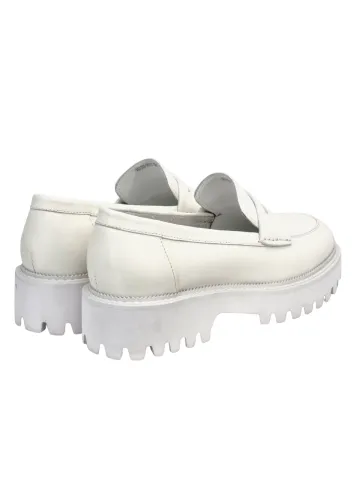 Лоферы женские