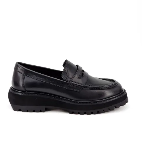 Лоферы женские