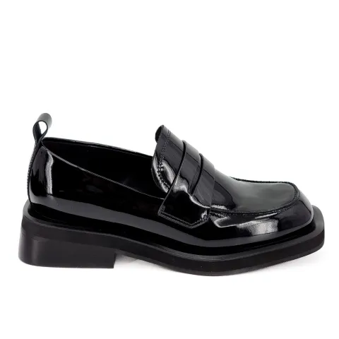 Лоферы женские