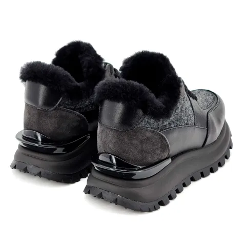 Кроссовки женские