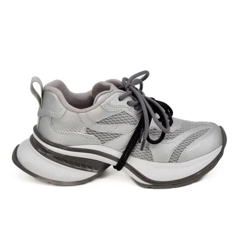 Кроссовки женские