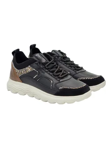 Кроссовки женские