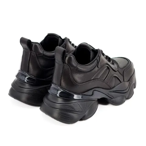 Кроссовки женские