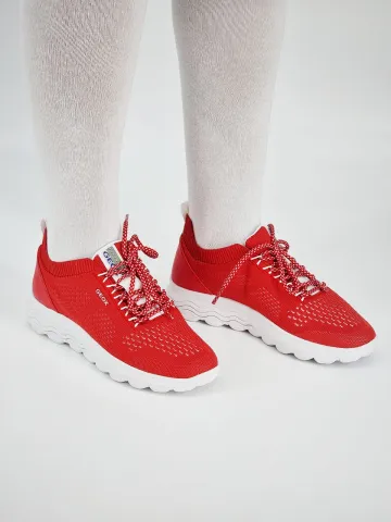 Кроссовки женские