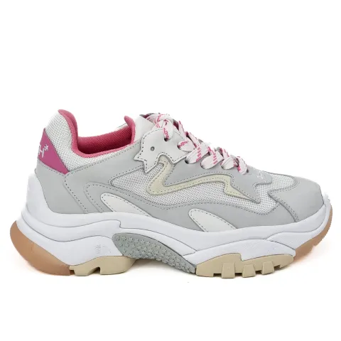 Кроссовки женские