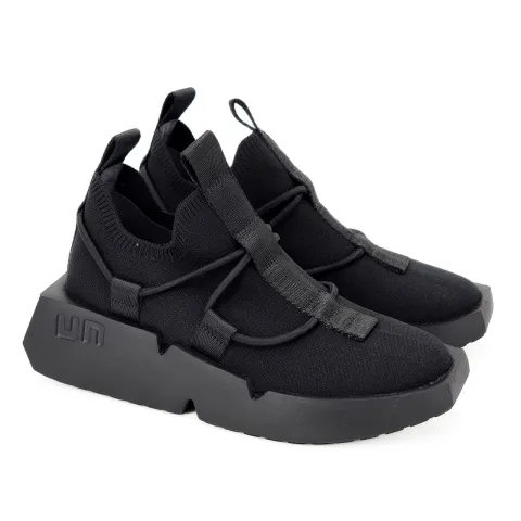 Кроссовки женские