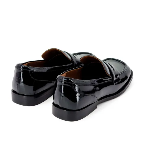 Лоферы женские