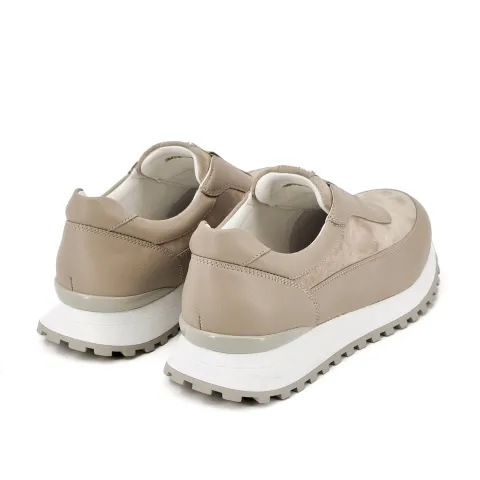 Кроссовки женские