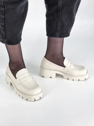 Лоферы женские