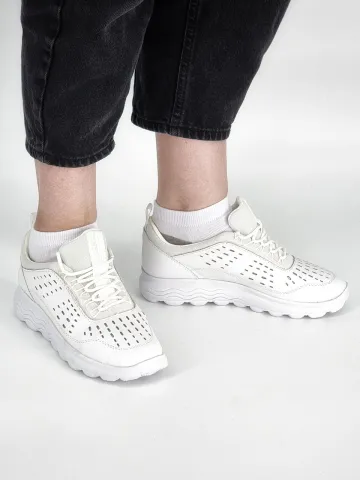 Кроссовки женские