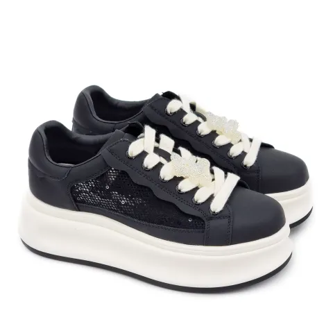 Кроссовки женские