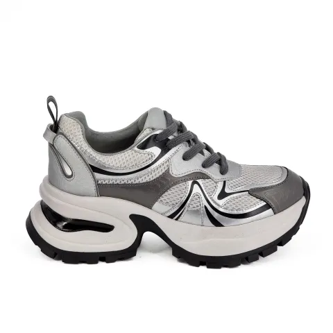 Кроссовки женские