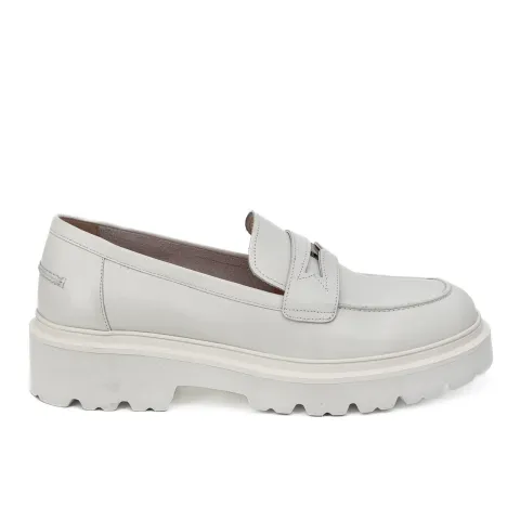 Лоферы женские