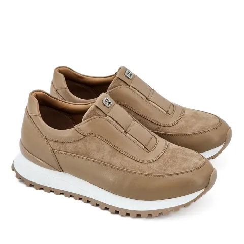 Кроссовки женские