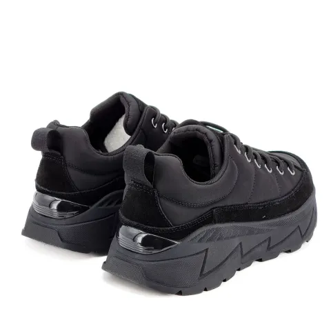 Кроссовки женские