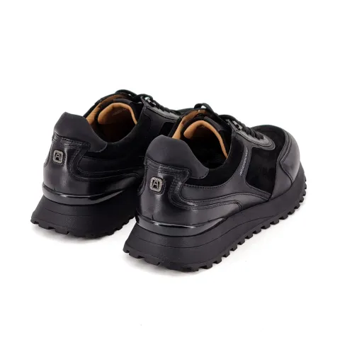 Кроссовки женские