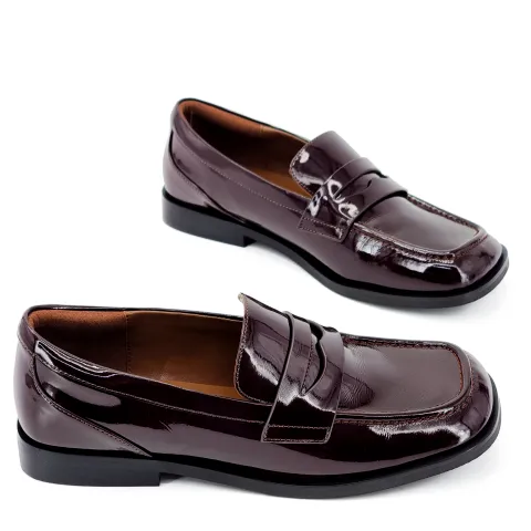 Лоферы женские