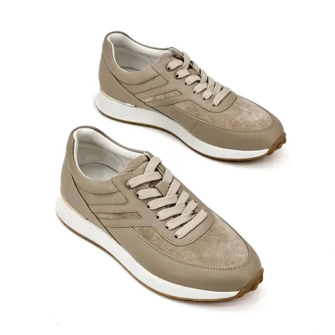 Кроссовки женские