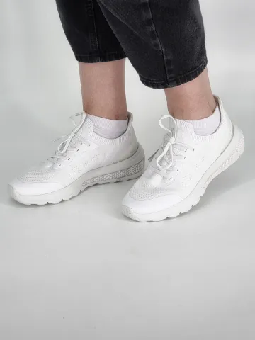 Кроссовки женские