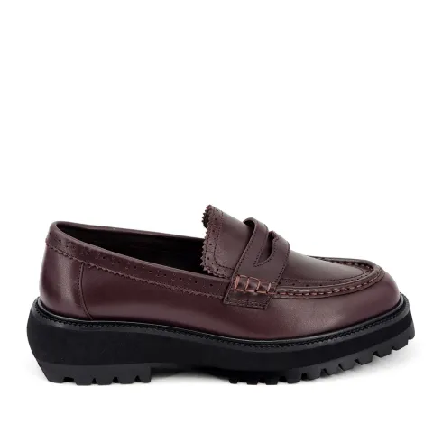 Лоферы женские